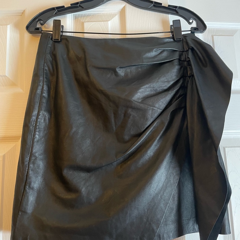 Lamarque Black Leather Ruffle Skirt